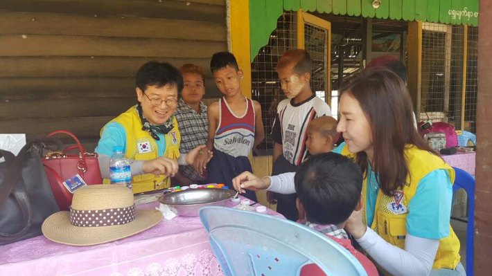 미얀마 의료봉사 모습. 유상근 장로 제공
