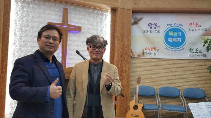 왼쪽부터 박은서 목사, 김용은 목사