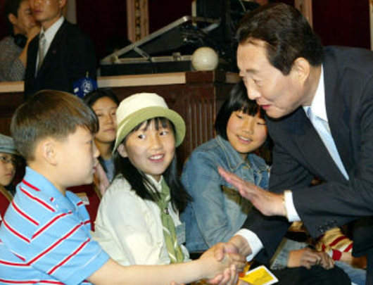 4번째 '대통령 없는 어린이날'…노무현 직무 정지 4번째 '대통령 없는 어린이날'…노무현 직무 정지