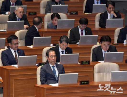 "국회 예산안 확장" vs "국회 책임 주장 잘못" "국회 예산안 확장" vs "국회 책임 주장 잘못"