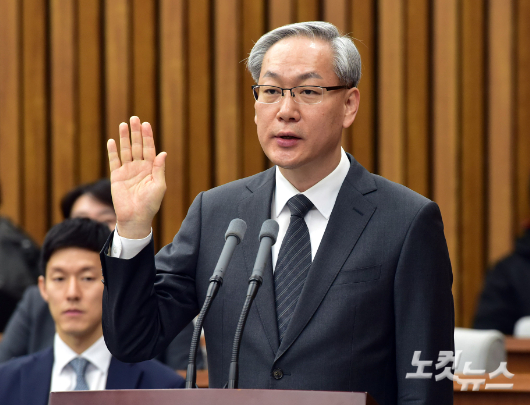 엄상필 "시대와 국민 요구하는 정의 관념 외면 안돼" 엄상필 "시대와 국민 요구하는 정의 관념 외면 안돼"