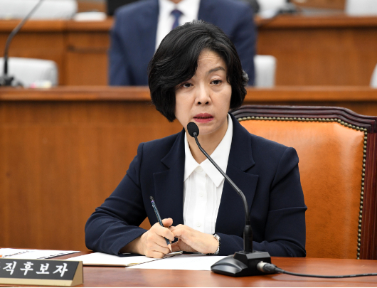 배당금 논란…첫 이공계 출신 이숙연 대법관 배당금 논란…첫 이공계 출신 이숙연 대법관