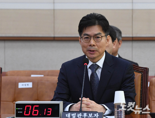 마용주 "대통령도 내란죄 주체…李 변론 기회줘야" 마용주 "대통령도 내란죄 주체…李 변론 기회줘야"