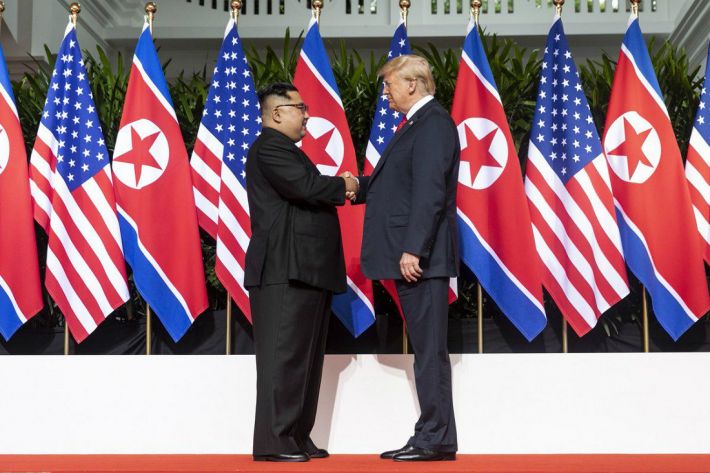 트럼프-김정은 '역사적 북미 합의문'에 서명 "양국 결과에 만족"